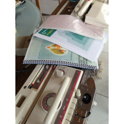 Strickmaschine Brother KH891 mit eingebautem Formstricker KG Schienen